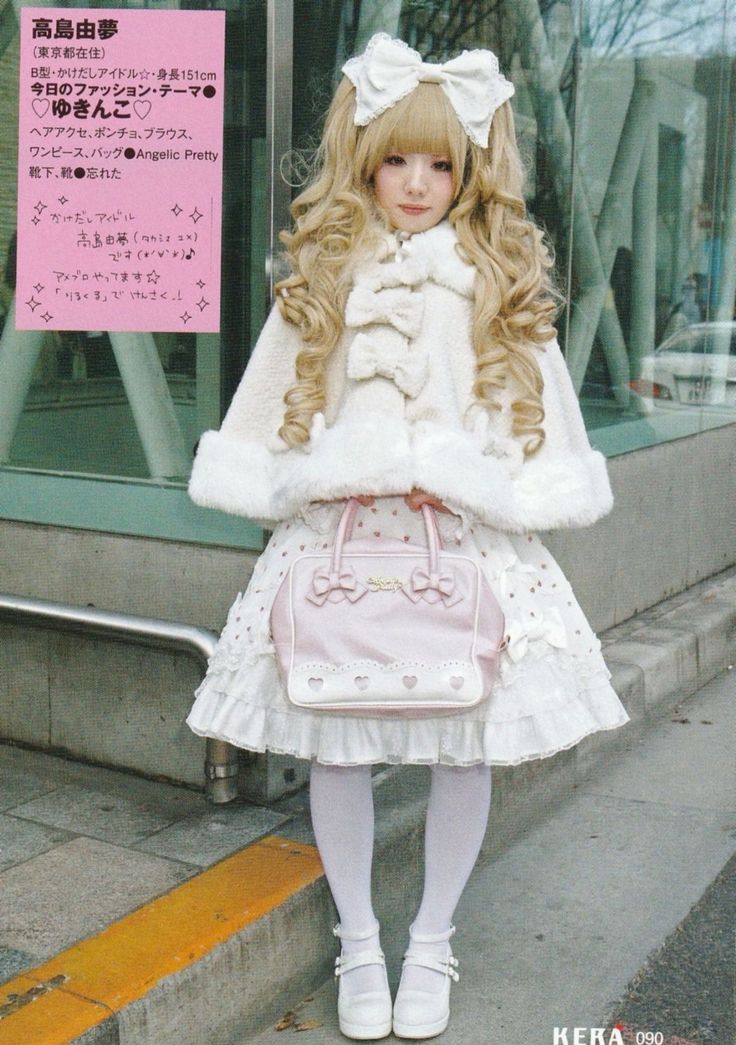 A sweet Lolita dressed for the cold weather