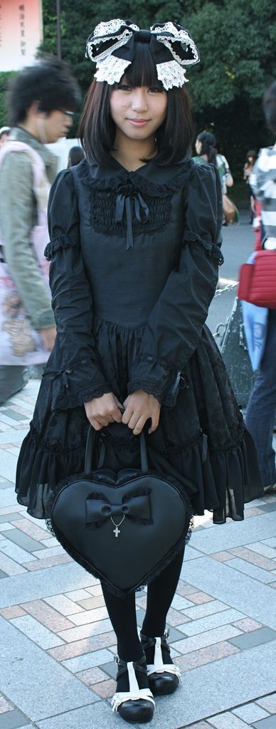 A Lolita in all black
