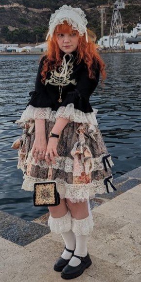 A Lolita in old school gobelin